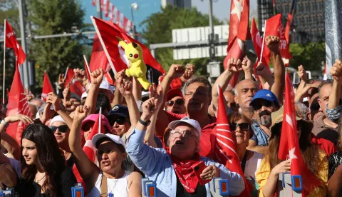 epa12376809 Supporters of Turkey's Republican People's Party (CHP), the main opposition party, attend an anti-government rally in Ankara, Turkey, 14 September 2025. Istanbul's Mayor Ekrem İmamoglu, a member of the CHP, was detained on 19 March 2025 along with around 100 others and subsequently jailed and dismissed by the Turkish Ministry of Interior on corruption charges. On 02 September 2025, a Turkish court also removed the party's Istanbul chair, Ozgur Celik, over congress irregularities. EPA/NECATI SAVAS