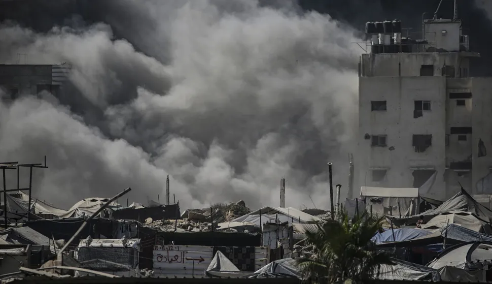 epa12375529 Smoke rises at Al Kawthar tower following an Israeli airstrike on Gaza City, Gaza Strip, 14 September 2025. Israeli forces are increasing their assault on Gaza City with a wave of heavy air strikes in recent days, in an escalation from previous military operations triggering a surge in civilian displacement. EPA/MOHAMMED SABER