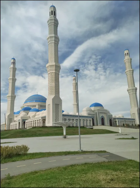 MAGAZIN INA Velika_dzamija_u_AstanI