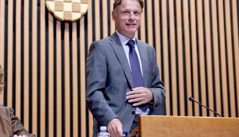 08.07.2025., Zagreb - Sabor 6. sjednicu nastavlja izlaganjem zastupnickih stajalista nakon kojih slijedi rasprava o Konacnom prijedlogu zakona o pravnim osobama u vlasnistvu Republike Hrvatske. Photo: Patrik Macek/PIXSELL