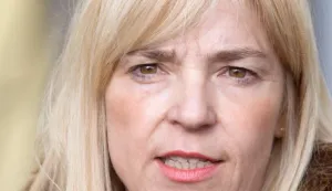 Zagreb, 26.01.2009 - Zamjenica Općinskog dravnog odvjetnika Helenca Pirnat-Dragičević daje izjave novinarima nakon izricanja presude ginekologu Asimu Kurjaku, njegovoj supruzi Biserki Funduk-Kurjak i jo dvojima liječnicima koje se tereti za nedozvoljeno presađivanje jajnih stanica, na Općinskom kaznenom sud u Zagrebu. Ginekolog Asim Kurjak, njegova supruga i dvoje kolega liječnika nepravomoćno su danas na zagrebačkom Općinskom kaznenom sudu oslobođeni optube da su pacijenticama nedozvoljeno presađivali jajne stanice. foto FaH/ Damir SENČAR /ds