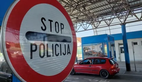  U putovnicu umetnuo stranicu za otiskivanje graničnog štambilja, granica, granicni prijelaz, ilustracija