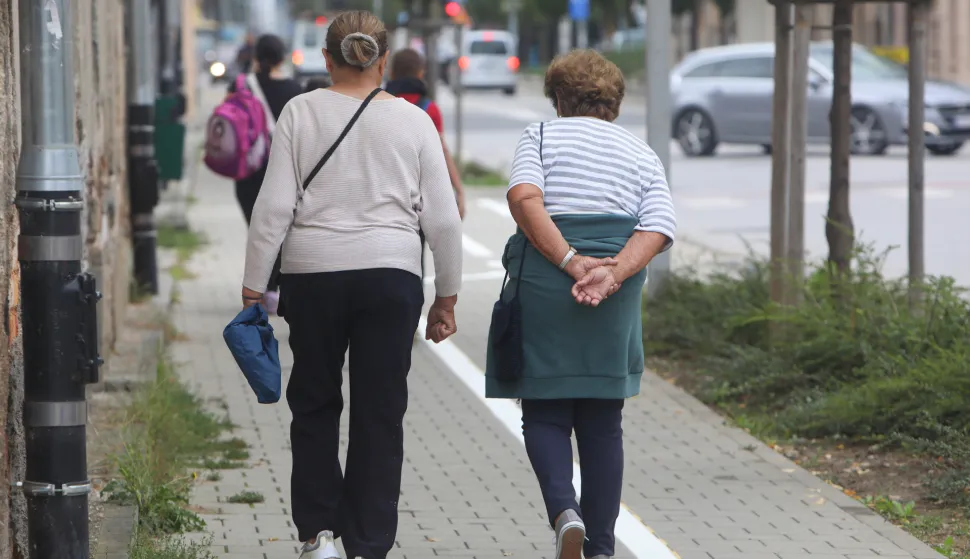 26.09.2023 - Karlovac - Brojni umirovljenici slobodno vrijeme provode na svjezem zraku. Photo: Kristina Stedul Fabac/PIXSELL