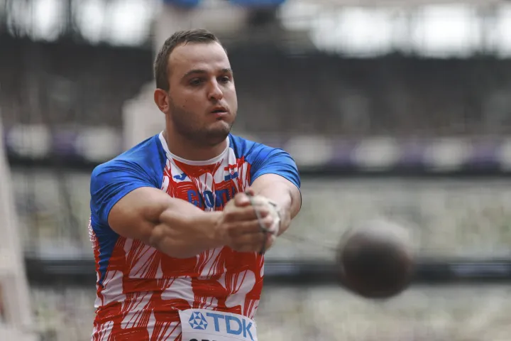 epa12378327 Matija Greguric of Croatia competes in the Hammer Throw Men Qualification at the World Athletics Championships 2025 in Tokyo, Japan, 15 September 2025. EPA/ALEX PLAVEVSKI