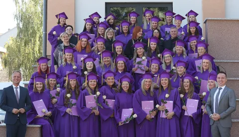 SLATINAU kinodvorani Pučkog otvorenog učilišta danas je održana svečana promocija 48 prvostupnica sveučilišnog prijediplomskog studija Radni i predškolski odgoj i obrazovanje Fakulteta za odgojne i obrazovne znanosti Sveučilišta Josipa Jurja Strossmayera u Osijeku, dislociranoga studija u Slatini.15. 9. 2025.