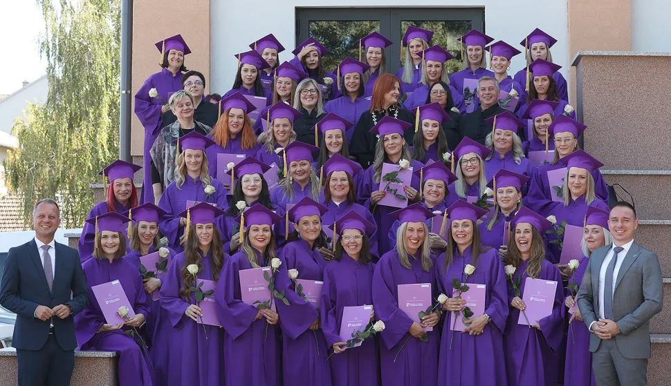 SLATINAU kinodvorani Pučkog otvorenog učilišta danas je održana svečana promocija 48 prvostupnica sveučilišnog prijediplomskog studija Radni i predškolski odgoj i obrazovanje Fakulteta za odgojne i obrazovne znanosti Sveučilišta Josipa Jurja Strossmayera u Osijeku, dislociranoga studija u Slatini.15. 9. 2025.