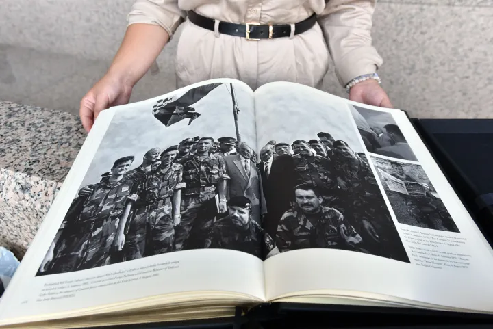 Fotomonografija o nevidljivoj vojsci koja je sve patnje i herojske bitke učinila vidljivima