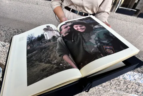 Fotomonografija o nevidljivoj vojsci koja je sve patnje i herojske bitke učinila vidljivima