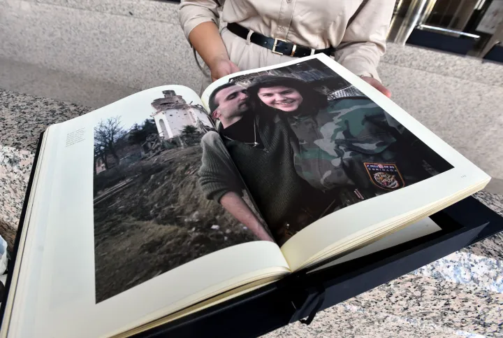 Fotomonografija o nevidljivoj vojsci koja je sve patnje i herojske bitke učinila vidljivima