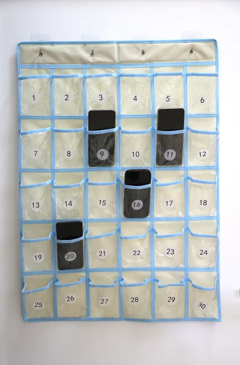 Kako spriječiti zloporabu pametnih telefona na nastavi? Ravnatelji rezolutni: Upotrebu mobitela ograničiti!