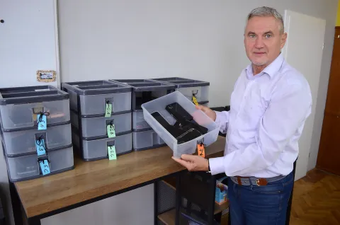 Kako spriječiti zloporabu pametnih telefona na nastavi? Ravnatelji rezolutni: Upotrebu mobitela ograničiti!