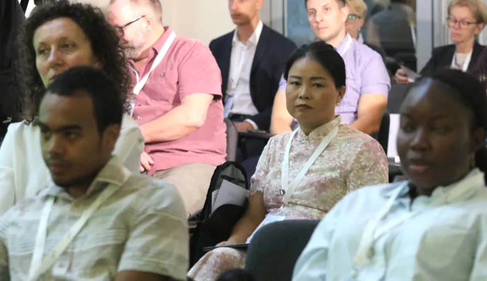 Osijek, 16. 09. 2025, FAZOS, prizemlje. Izazovi poljoprivrede u uvjetma klimatskih promjena. Lingling Li, prof. iz KIne.snimio GOJKO MITIĆ