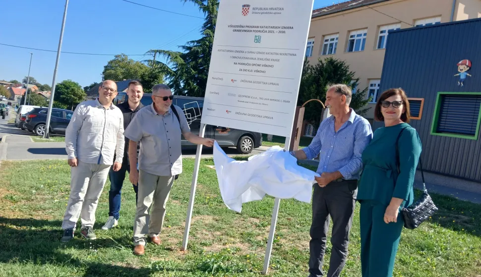 Viškovci (Đakovo)Otkrivena ploča s osnovnim podacima o kat. izmjeri za dio k.o. ViškovciRujan 2025.