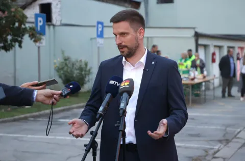 Osijek, 17. 09. 2025., Ružina ulica 11a, UNIKOM d.o.o., posjet gradonačelnika, djelatnici, vozila za prikupljanje otpada, otpad, smeće, odvajanje smeća, nova vozila, kamion, kamioni, Ivan RadićSNIMIO BRUNO JOBST