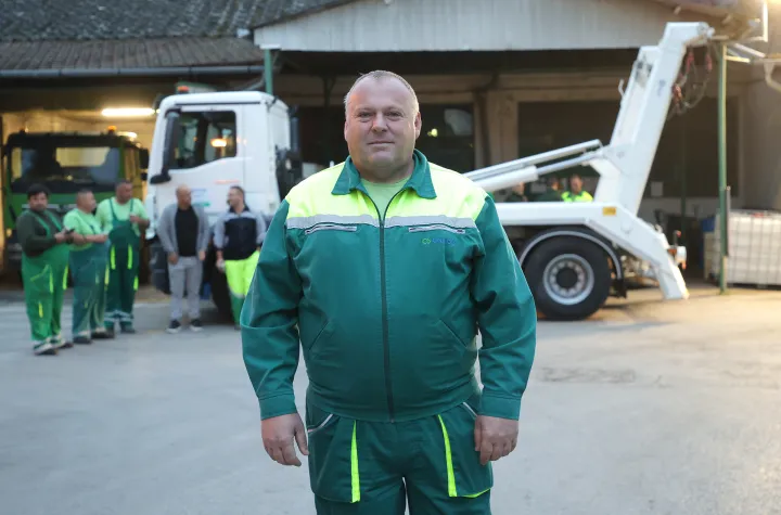 Osijek, 17. 09. 2025., Ružina ulica 11a, UNIKOM d.o.o., posjet gradonačelnika, djelatnici, vozila za prikupljanje otpada, otpad, smeće, odvajanje smeća, nova vozila, kamion, kamioni, Mario Malizani - vozač kamionaSNIMIO BRUNO JOBST