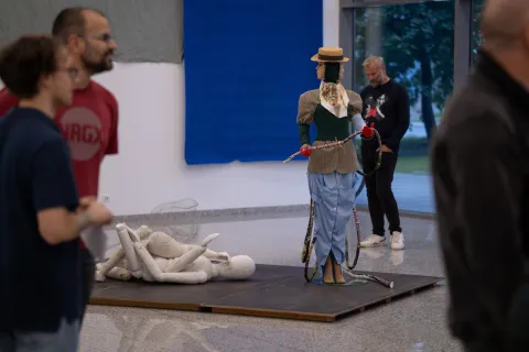 Osijek, 17. 09. 2025., Kulturni Centar OsijekIzložba Nijemi film - Tarwuk izložba; skulptura; tarwuk; kulturni centar