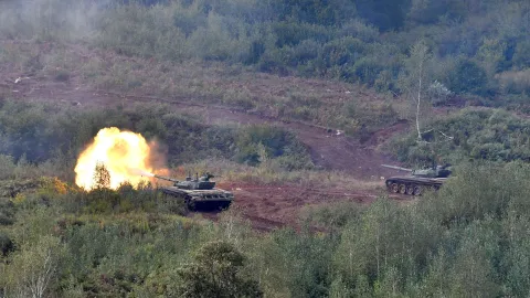 "Bez ljudi nema Hrvatske vojske. Bez Hrvatske vojske ne bi bilo moderne hrvatske države",poručio je danas predsjednik Republike i vrhovni zapovjednik Oružanih snaga Republike Hrvatske Zoran Milanović nakon što je pratio završnu združenu vojnu vježbu Borbena moć 25 na Vojnom poligonu "Eugen Kvaternik" kod Slunja.