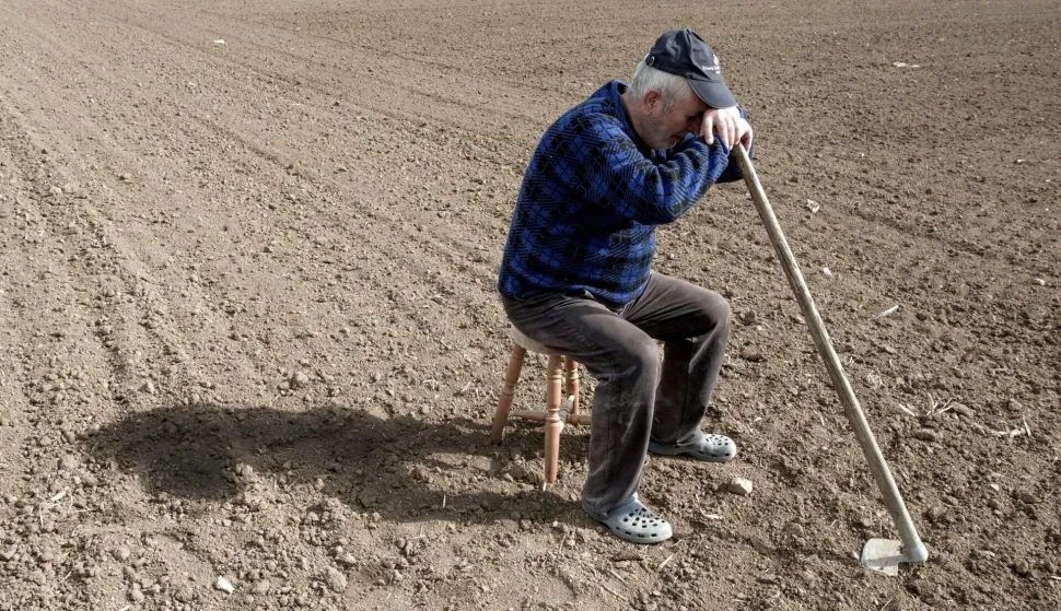 Velika su&scaron;a na području Slavonije i Baranje 26.03.2019., Osijek - Ovakav nedostatak oborina pocetkom godine ratari Slavonije i Baranje ne pamte unazad 33 godine. Uz nedostatak kise i jak vjetar dodatno isusuje zemlju te je ona tvrda poput kamena. Poznato je da Hrvatska nema dovoljno povrsina u sustavu natapanja pa ratare ocekuje teska godina. r"nPhoto: Dubravka Petric/PIXSELL 