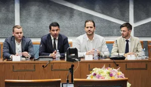 Na okruglom stolu na temu "Očuvanje privatnosti u eri masovnog nadzora", u organizaciji zastupnika Mosta Nikole Grmoje u Saboru, u četvrtak je ocijenjeno da najavljeni Chat Control znači do sada neviđen upliv u privatnost građana i ukidanje demokracije.