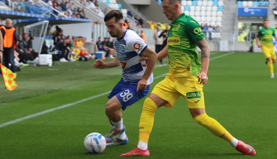 Osijek, 25. 05. 2025, Opus Arena, nogomet, SuperSport HNL 24/25, Osijek - Istra. Domagoj Bukvić (39)snimio GOJKO MITIĆ