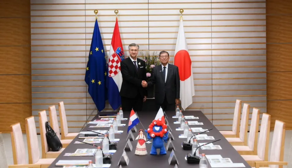 Andrej Plenković se u četvrtak u Tokiju sastao s japanskim premijerom Shigeru Ishibom te zahvalio na potpori njegove zemlje za pristupanje Hrvatske Organizaciji za gospodarsku suradnju i razvoj (OECD), objavio je hrvatski premijer na društvenoj platformi X.