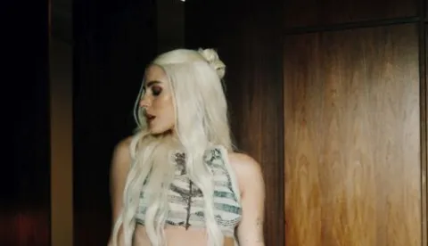 Nika Turković je "Dovoljna"