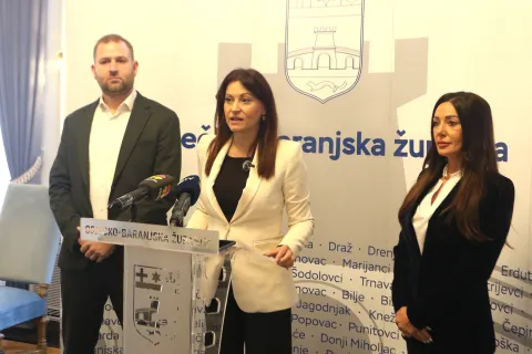 Osijek, 19. 09. 2025, Trg Ante Starčevića 2. Press: 7. izdanje manifestacije HeadOnEast. Mislav Mati&scaron;ić, Nata&scaron;a Trami&scaron;ak i Tatjana Turalija.snimio GOJKO MITIĆ