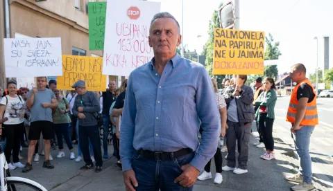 19.09.2025., Zagreb - Ispred Hrvatskog veterinarskog instituta odrzan je prosvjed Lukac peradarstva zbog 170000 kokosi koje moraju ubiti zbog, kako oni kazu, laznog nalaza saalmonele. Marijan Lukac. Photo: Davor Puklavec/PIXSELL