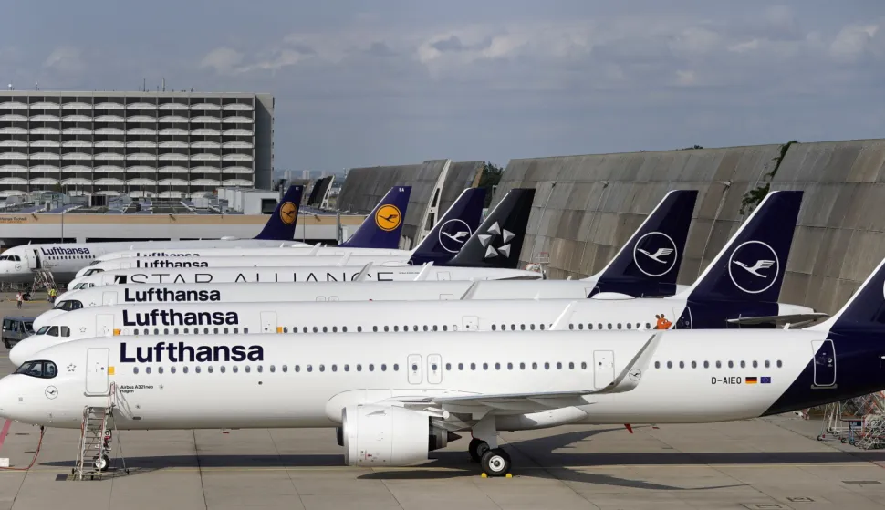epa10093437 Airplanes of Lufthansa on a tarmac during a warn strike of the ground staff of German airline Lufthansa at the international airport in Frankfurt am Main, Germany, 27 July 2022. The trade union Ver.di called on around 20,000 ground staff nationwide to stage a one-day warning strike on Wednesday 27 July over pay negotiations. Lufthansa had to cancelled more than 1000 flights from their main hubs in Frankfurt and Munich. EPA/RONALD WITTEK