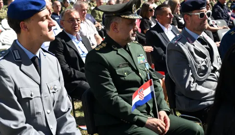 Vukovar, 20.09.2025. - Središnja svečanost obilježavanja 34. obljetnice Bitke za Vukovar i ustrojavanja 204. brigade Hrvatske vojske u dvorištu Dvorca Eltz, prelet Rafala i taktičko-tehnički zbor. Na obilježavanju sudjelovao potpredsjednik Vlade i ministar hrvatskih branitelja Tomo Medved.foto HINA/Gordan Panić