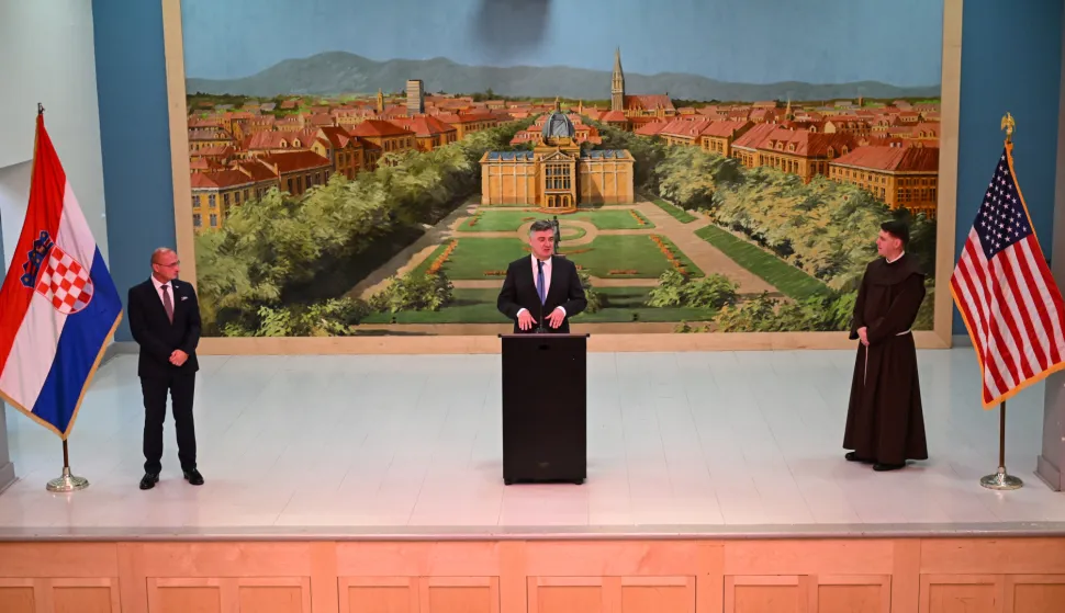 New York, 21.09.2025 - Predsjednik Republike Zoran Milanovi?i supruga Predsjednika Republike posjetili su u nedjelju ?upnu crkvu svetih ?irila i Metoda i sv. Rafaela i Hrvatski centar u New Yorku. foto HINA/ Ured predsjednika RH/ Marko BELJAN/ ik