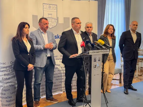 Osijek, 20. 09. 2025., Sastanak Nacionalnog kriznog stožera za kontrolu i suzbijanje ASK afrička svinjska kuga; nacionalni krizni stožer; Ivan Anu&scaron;ić; Nata&scaron;a Trami&scaron;ak; David Vlajčić; Tatjana Karačić
