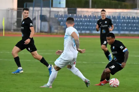 Vinkovci, 22.09.2025. - Utakmica 7. kola HNL-a Vukovar 1991 - Rijeka na Stadionu Cibalia. foto HINA/Gordan Pani?/ ua