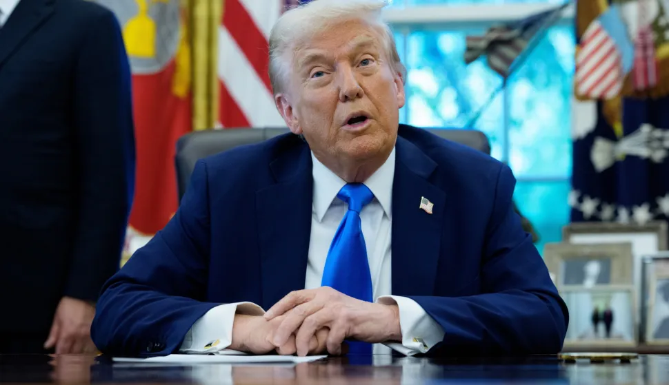 epa12391166 United States President Donald J Trump speaks to the media during an Executive Order signing which authorizes the new Trump Gold Card, a visa program to be overseen by the Secretary of Commerce 'that will facilitate the entry of aliens who have demonstrated their ability and desire to advance the interests of the United States by voluntarily providing a significant financial gift to the nation' in the Oval Office of the White House in Washington, DC, USA, 19 September 2025. EPA/Aaron Schwartz/POOL