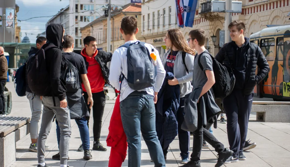OSIJEK- 22.09.2022., ilustracija za popis stanovništva, mlado stanovništvo, mladi ljudi, učenici, mladost, slobodnjak.Foto: Andrea Ilakovac