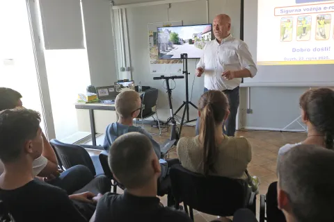 Osijek, 23. 09. 2025, AMK Slavonac, poligon za obuku. Sigurna vožnja e- romobilima.snimio GOJKO MITIĆ