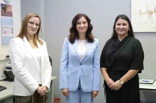 Osijek, 23. 09. 2025., Ulica J. J. Strossmayera 6, SUVAG, obilazak, Darija Kraml - ravnateljica SUVAG; Nataša Tramišak; Dora Bggović - pomoćnik ravnateljice i logopedSNIMIO BRUNO JOBST