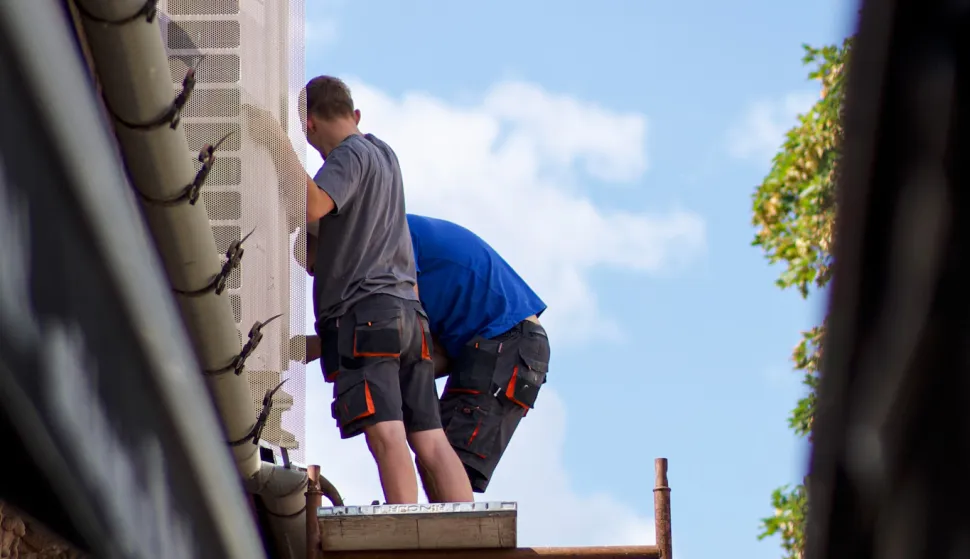 Osijek, 31. 07. 2025., Slobodnjaci; radovi; radnici; radnik; građevina; građevinski radovi; slobodnjak; skela