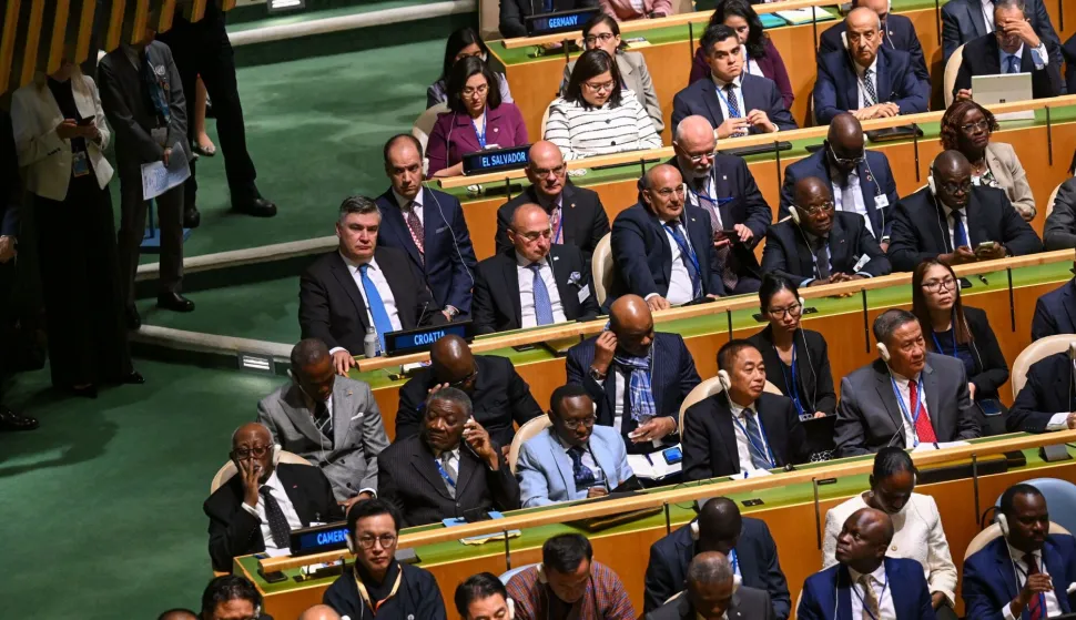 New York, 23.9.2025. - Predsjednik Republike Zoran Milanović sudjelovao je u utorak u New Yorku na otvaranju opće rasprave 80. sjednice Opće skupštine Ujedinjenih naroda. Ovogodišnje jubilarno zasjedanje Opće skupštine UN-a, kojim se obilježava 80 godina djelovanja, održava se pod geslom "Zajedno je bolje: 80 i više godina za mir, razvoj i ljudska prava". foto HINA/ Ured predsjednika Republike Hrvatske/Marko Beljan/ ml