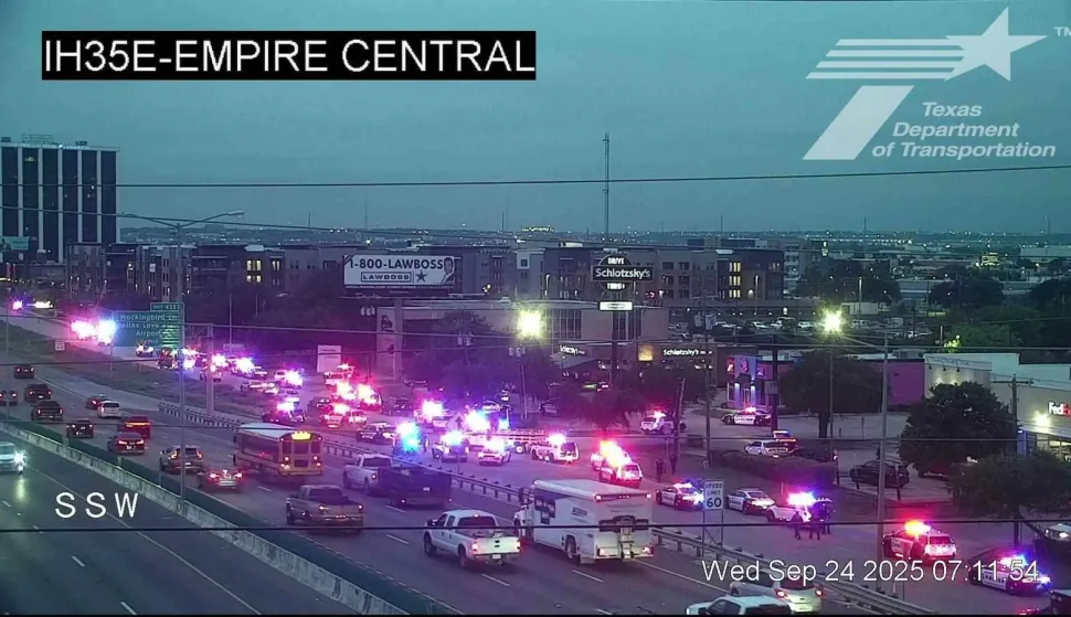 Tri osobe su u srijedu ranjene u uredu savezne Imigracijske i carinske službe (ICE) u Dallasu, objavili su lokalni mediji.