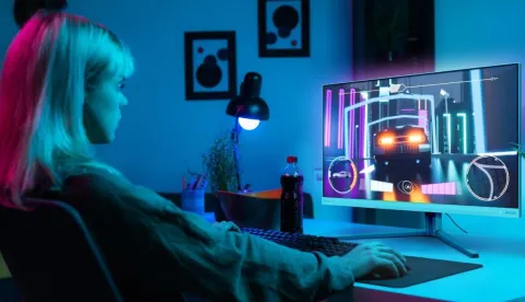 Monitor nove generacije s dva gaming moda i AI Ambiglow osvjetljenjem