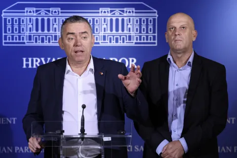 Zagreb, 24.09.2025 - Konferencija za medije Kluba zastupnika Domovinskog pokreta na kojoj su Stipo Mlinarić i Ivica Kukavica govorili o svinjskoj kugi Baranji.foto HINA/ Damir SENČAR/ ds