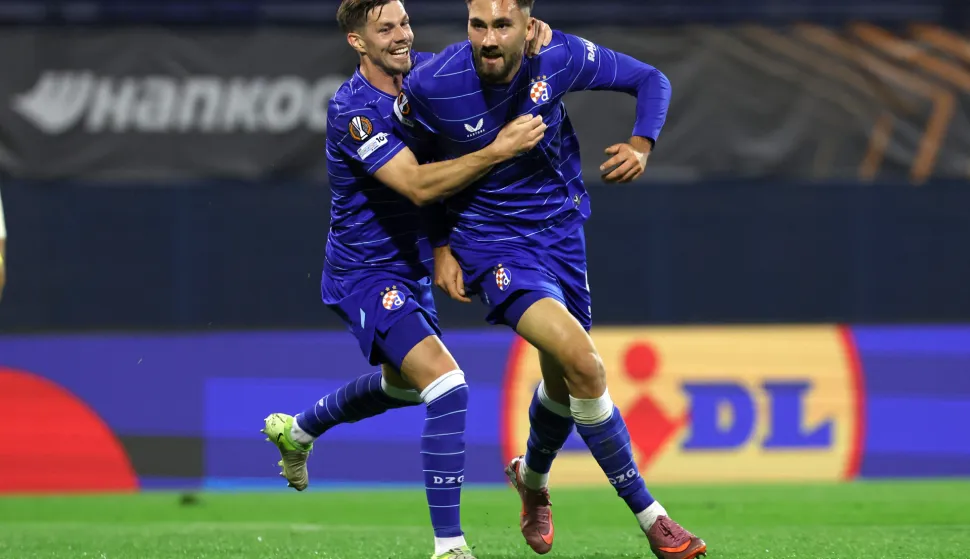 Zagreb, 24.9.2025 - Susret 1. kola Europske lige Dinamo - Fenerbah?e na stadionu Maksimir. Na slici Miha Zajc i Dion Beljo slave Beljin pogodak. foto HINA/ Damir SEN?AR/ ua