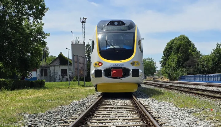 Ilustracija vlak pruga pružni prijelaz hž osijek slobodnjakLipanj 2025.Mario Mihaljević