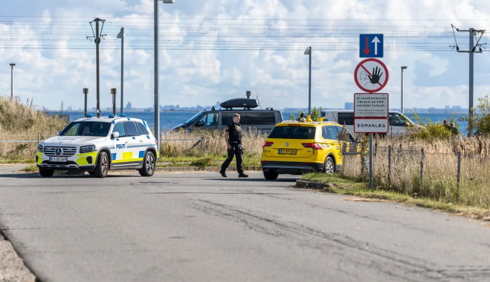 epa12399414 The police and members of the Danish Security and Intelligence Service (PET) inspect an area at DSB on Kystvejen near Copenhagen Airport in Copenhagen, Denmark, 23 September 2025. Drones were spotted near Copenhagen Airport on the evening of 22 September, and the airspace over Copenhagen was closed for four hours on the night leading to 23 September. EPA/Steven Knap DENMARK OUT