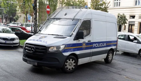 Zagreb, 10.9.2025.- Policijski kombi dovozi u Uskok osobe uhi?ene zbog sumnje u korupciju u Hrvatskim ?umama. foto HINA/ Admir BULJUBA?I?/ ua