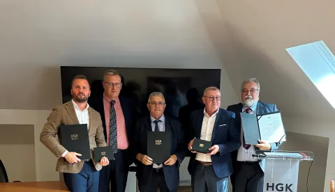 Plaketu Zlatna kuna u kategoriji malih trgovačkih društava za 2024. godinu dobila je tvrtka Timwood d.o.o. Komletinci. U kategoriji srednjih trgovačkih društava za 2024. godinu Zlatnu kunu dobila je tvrtka Hidrocibalae d.o.o. Vinkovci. Zlatnu kunu za najbolje veliko trgovačko društvo u Vukovarsko-srijemskoj županiji u 2024. godini dobila je tvrtka Pekar Tomo d.o.o. Vinkovci.RUJAN 2025.