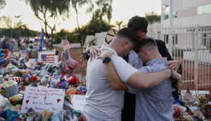 epa12394381 People pray at a makeshift memorial outside of the Turning Point USA headquarters, after conservative political activist Charlie Kirk was killed on 10 September; in Phoenix, Arizona, USA, 20 September 2025. A memorial service for Kirk is scheduled to take place on 21 September in Glendale, Arizona. EPA/CAROLINE BREHMAN