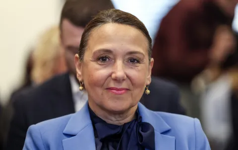 Zagreb, 26.09.2025 - U organizaciji Ureda Europskog parlamenta u Hrvatskoj održana je panel-rasprava "Europska proizvodnja i borba protiv nestašice lijekova" na kojoj su sudjelovali ministrica zdravstva Irena Hrstić, zastupnik u Europskom parlamentu, izvjestitelj za novi zakon o kritičnim lijekovima Tomislav Sokol, predsjednica Hrvatske ljekarničke komore Ana Soldo, predsjednica HUP – Udruge proizvođača lijekova Ana Gongola i voditeljica Odsjeka za dostupnost lijekova, Agencija za lijekove i medicinske proizvode Ana Kontek. Na slici Irena Hristić. foto HINA/ Damir SENČAR/ ds