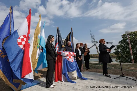  VUKOVAR - OTKRIVENO SPOMEN-OBILJEŽJE HRVATSKIM BRANITELJIMA DOMA TEHNIKE26. 9. 2025.